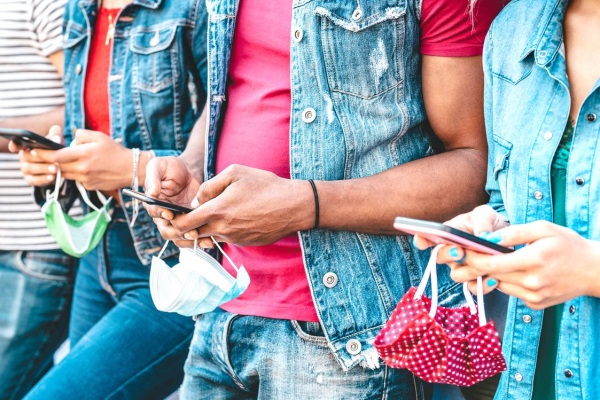 73% потребителей онлайн-новостей узнают их через смартфон