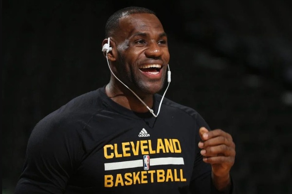 ЛеБрон Джеймс