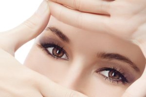 Уход за кожей вокруг глаз
