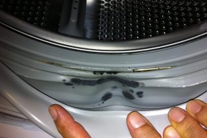 Як почистити гуму ущільнювача пральної машинки від цвілі