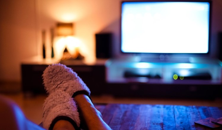 Чим небезпечний сон з увімкненим телевізором