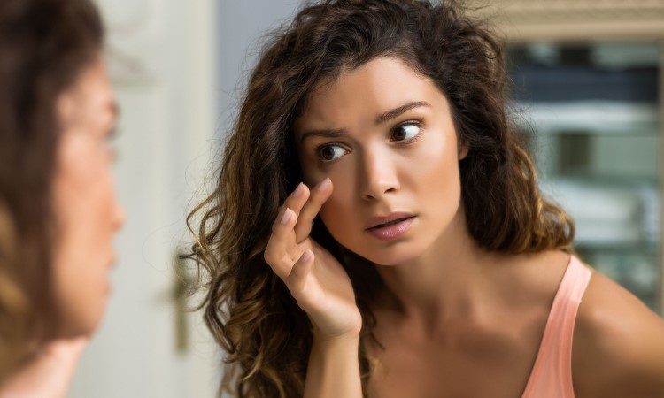 чому сіпається під оком