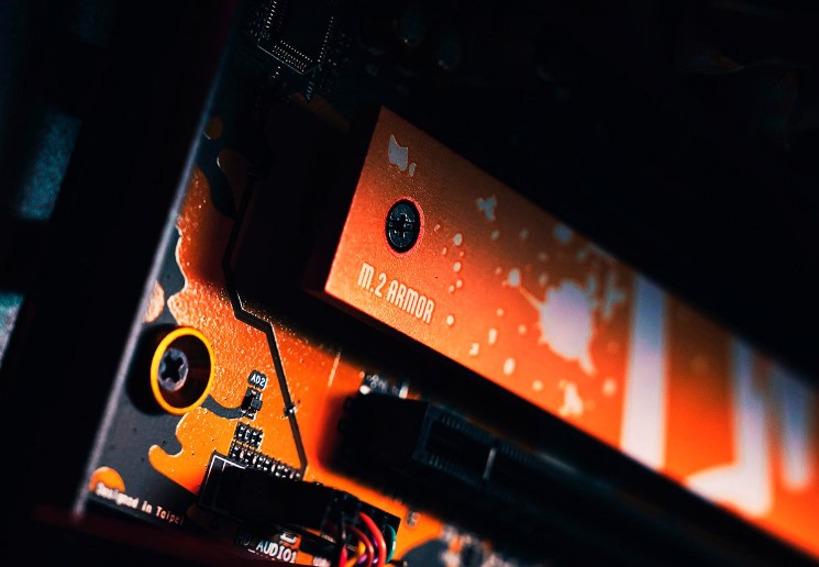 Що таке материнська плата