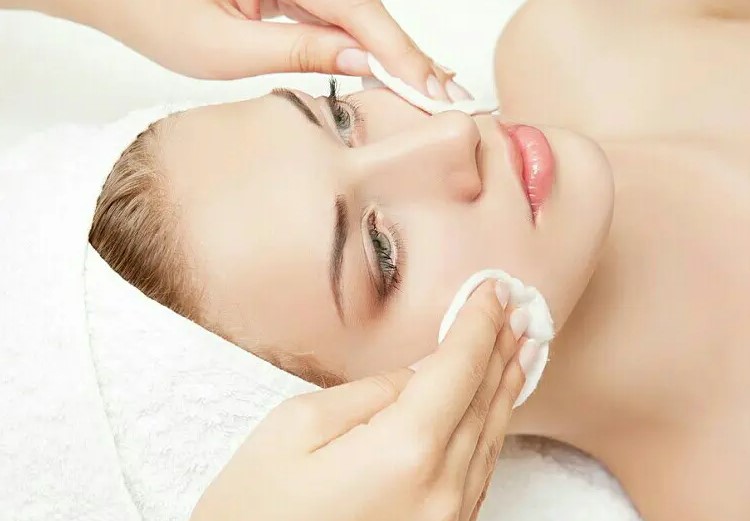 Професійна косметика і звичайна