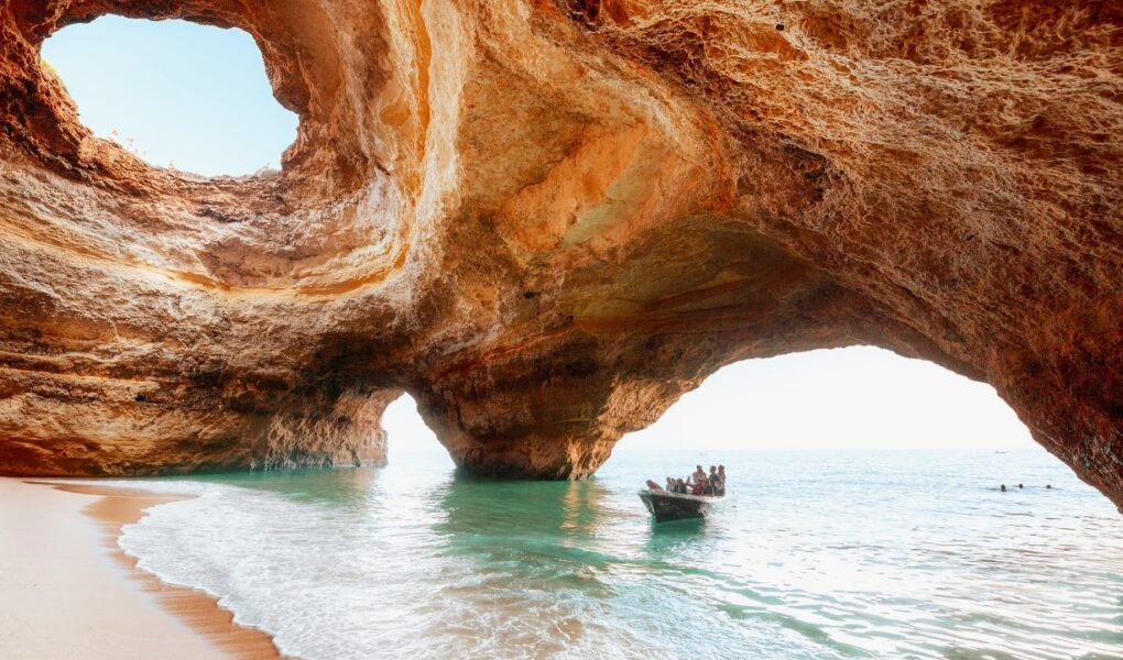 Печера Бенагіл