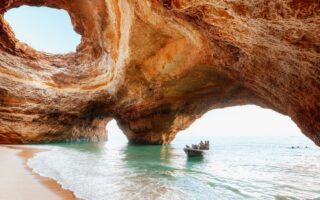 Печера Бенагіл