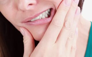 Бруксизм або чому скрегочуть зубами вночі