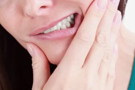 Бруксизм або чому скрегочуть зубами вночі