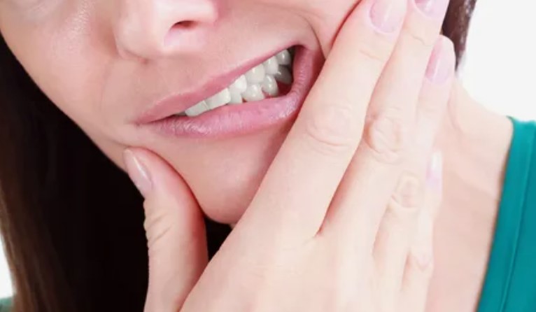 Бруксизм або чому скрегочуть зубами вночі