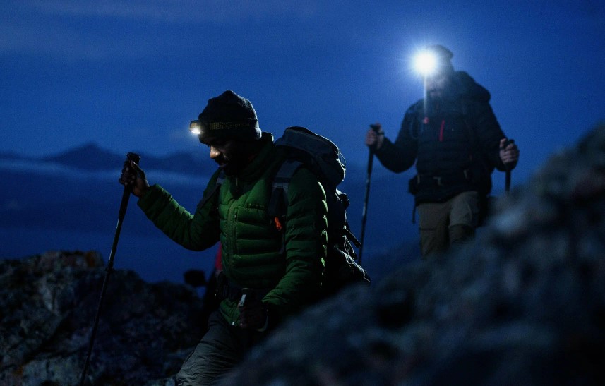 Налобний ліхтар для туризму