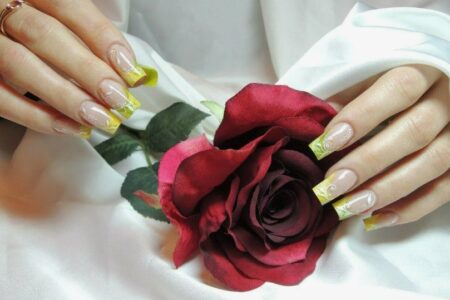 Що таке корекція нігтів