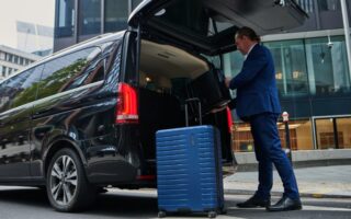 Як замовити трансфер, якщо ви летите в нову країну