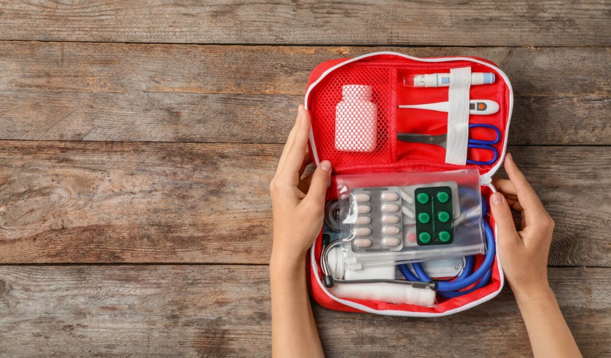 Аптечка молодих батьків: що повинно бути