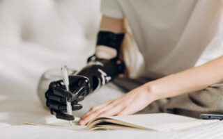 Використання міоелектричного протезу для письма